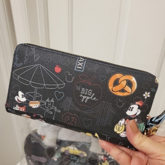 NWT Disney Dooney & Bourke Mickie & Minnie New York City Zip Satchel, Wa… - Picture 5 of 10